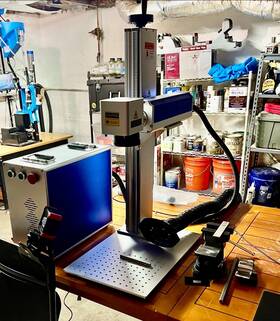Lm22071sj Cloudray Jpt M7 Fiber Laser 60w Mopa 300x300/11.8 Inch X11.8 With Fume Extractor